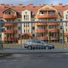 Czy straż miejska może wystawić mandat za parkowanie na osiedlu? Sprawdź zasady