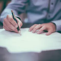 Jak napisać pismo do spółdzielni mieszkaniowej w sprawie grzyba, aby uzyskać pomoc