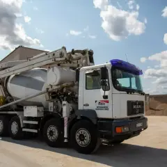 Betoniarka AGMAR gotowa do pracy. Sprawdź aktualną cenę betonu na budowie.