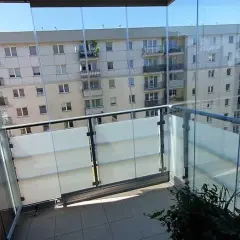 Jak zabudować barierki na balkonie w bloku i zyskać prywatność