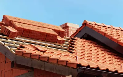 Układanie dachówki ceramicznej. Sprawdź atrakcyjną dachówka ceramiczna cena za m2.