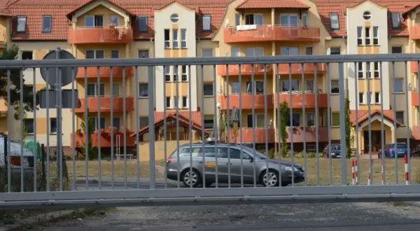 Czy straż miejska może wystawić mandat za parkowanie na osiedlu? Sprawdź zasady