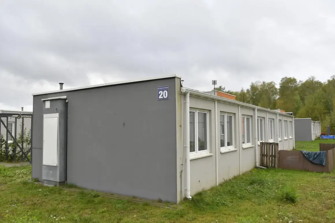 Budynek z numerem 20, gdzie komu przysługuje mieszkanie socjalne.