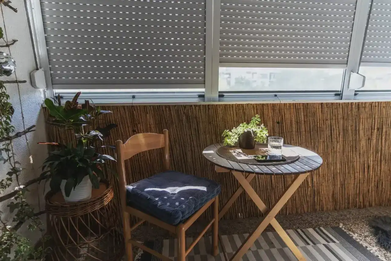 Loggia w bloku - co sprawdzić i jak ją urządzić?
