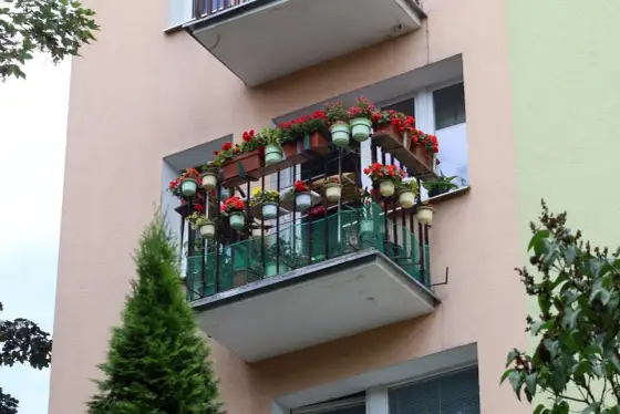 Balkon dostawny w bloku - ile kosztuje i jakie formalności?
